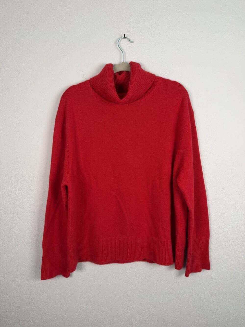 Ryan Roche 100% Cashmere Red Turtleneck Sweater Size Medium Quiet Luxury Luxe
